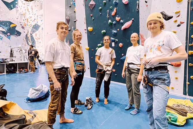 Climbing in Mørkvedhallen Klatresenter - Bouldering adds variety without the harness