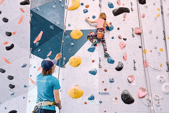 Climbing in Mørkvedhallen Klatresenter - Why the large facility matters