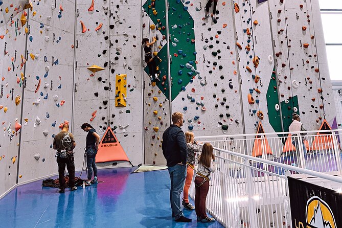 Climbing in Mørkvedhallen Klatresenter - Price and time: is $32.17 good value?