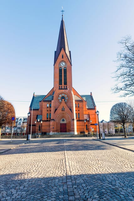 Discover Haugesund and visit a local mountain farmer - The walk to Kringsjå farm