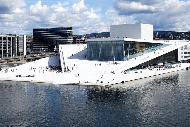 Discover Oslo on foot - Deichman Library and the modern waterfront