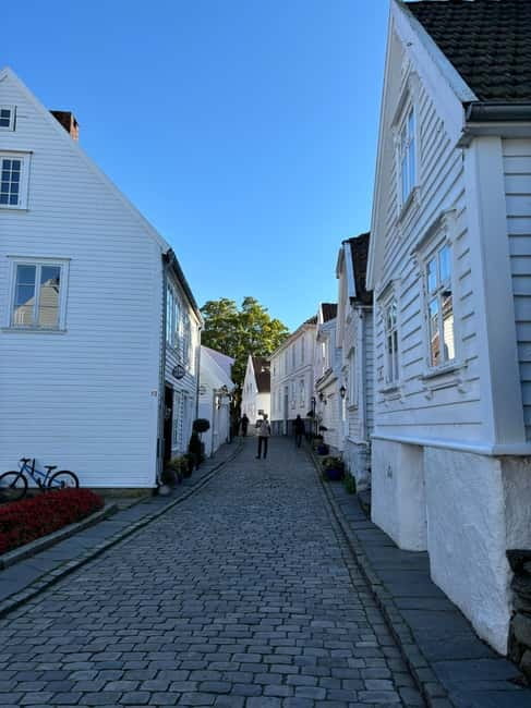Discover Private+ Stavanger Guided City Tour - Adding a museum or local bar