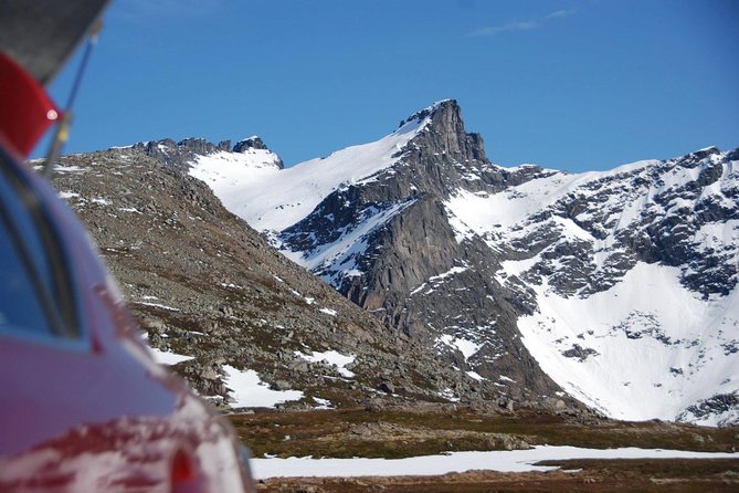 Eco friendly snowshoeing in Scenic Landscape - Telegrafbukta for coastal views