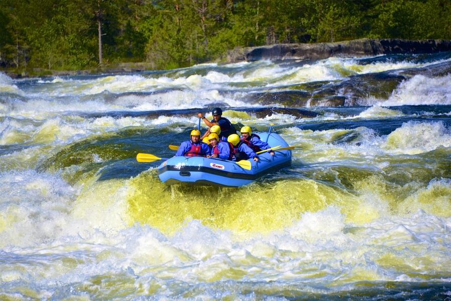 Evje: White Water Rafting Trip on Norway's Warmest Rivers - The bus to Byglandsfjord dam
