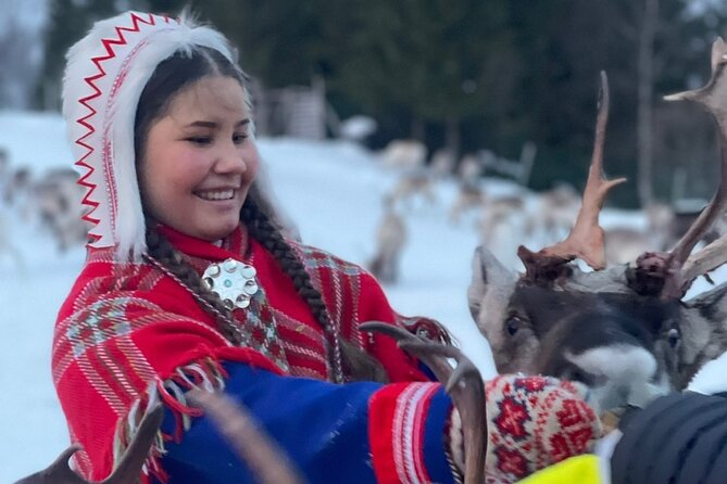 Exclusive Reindeers Experience in small groups, Tromso - Warming up in the cabin