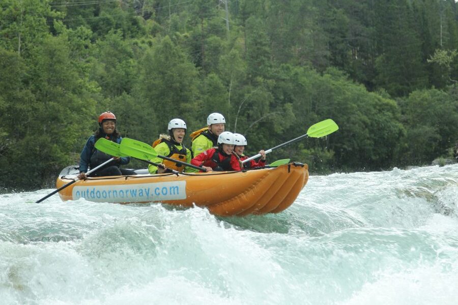 Family Rafting - Voss - Guides who shape the mood