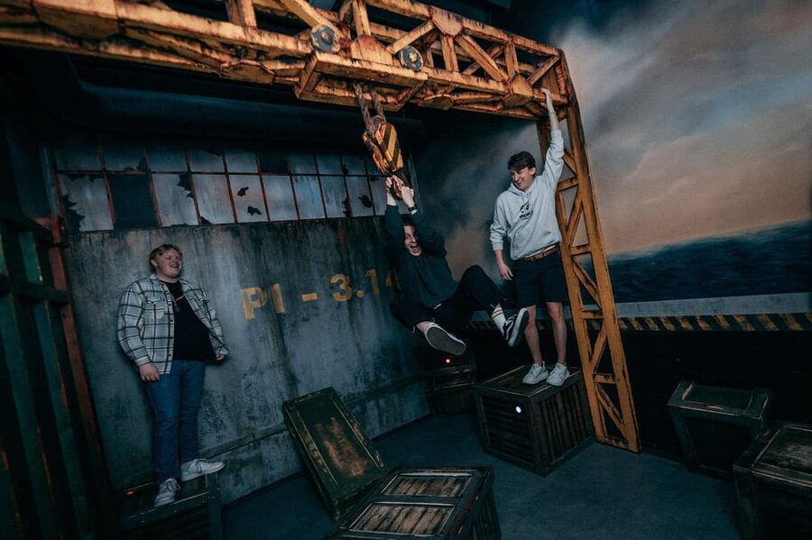 Fangene på Fortet Bergen: Prison Island Adventure Escapegame - Why the room-to-room format works