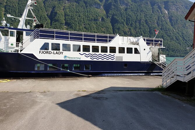 Fjord Cruise to Sognefjord and Bøyabreen Glacier - The return through Fjærlandsfjord and Sognefjord