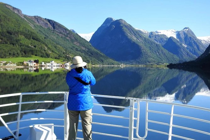 Fjord & Glacier Tour - From VOSS - A 75-minute cruise through Fjærlandsfjord