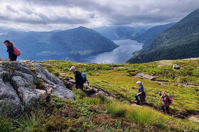 Fjord Hiking - Public tour - Leaving Bergen for quieter fjord country