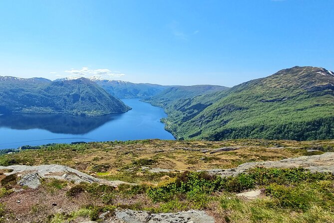 Fjord Hiking - Public tour - A Norwegian snack at the right moment