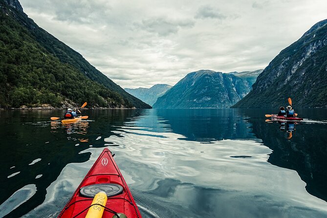 Fjord paddle in Hellesylt - Half Day Kayaking Tour - A small group with room for personal help