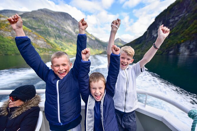 Fjord Sightseeing Tour by Boat in Geiranger - Why Geirangerfjord looks different from a small boat