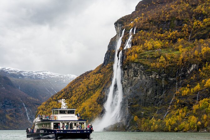 Fjord Sightseeing Tour by Boat in Geiranger - Skageflå and the people above the water