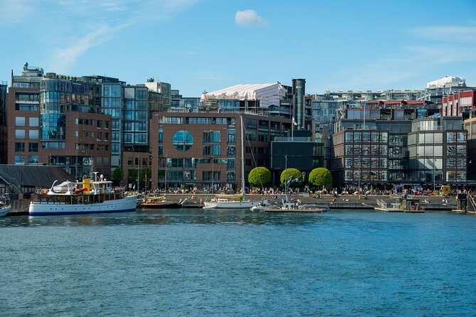 Free City Walking Tour in Oslo - City Hall and the Nobel Peace Center