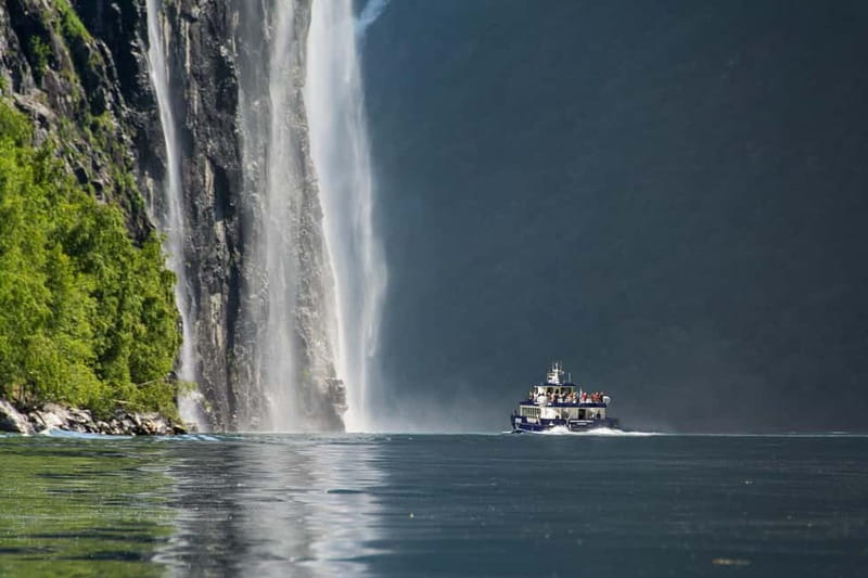 From Ålesund: Round Trip Fjord Cruise to Geirangerfjord - Sunnylvsfjorden brings higher cliffs and quieter views