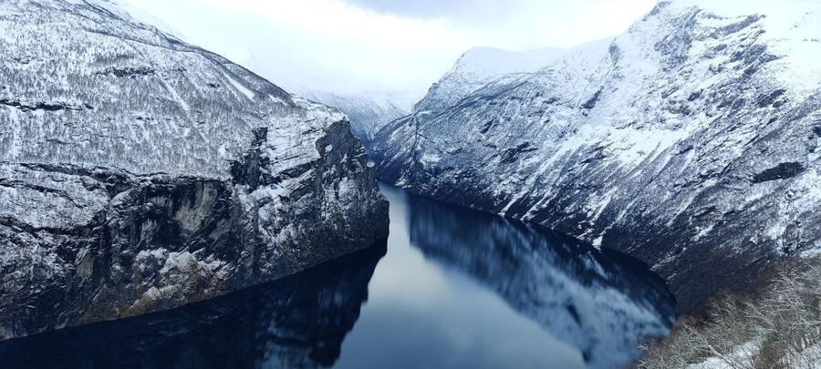 From Ålesund: Winter Fjord Cruise to Geirangerfjord - Geiranger, Flydalsjuvet, and the classic photograph