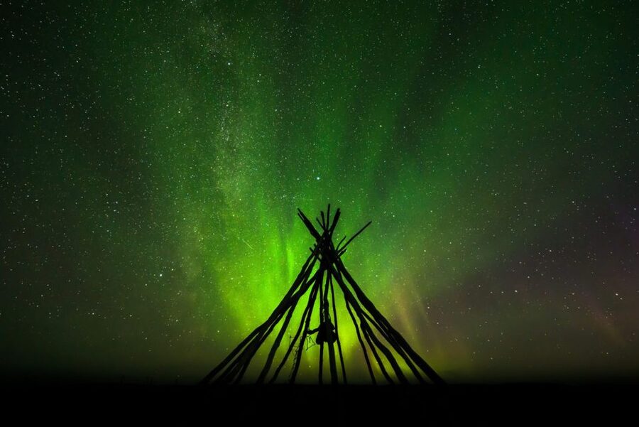 From Alta: Nighttime Northern Lights Spotting Tour - Photography help for a difficult subject