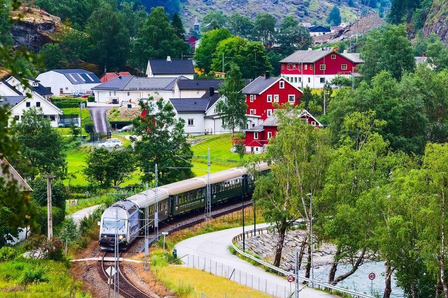 From Bergen: Flam Full-Day Cruise to Sognefjord - Arriving in Flåm with limited free time