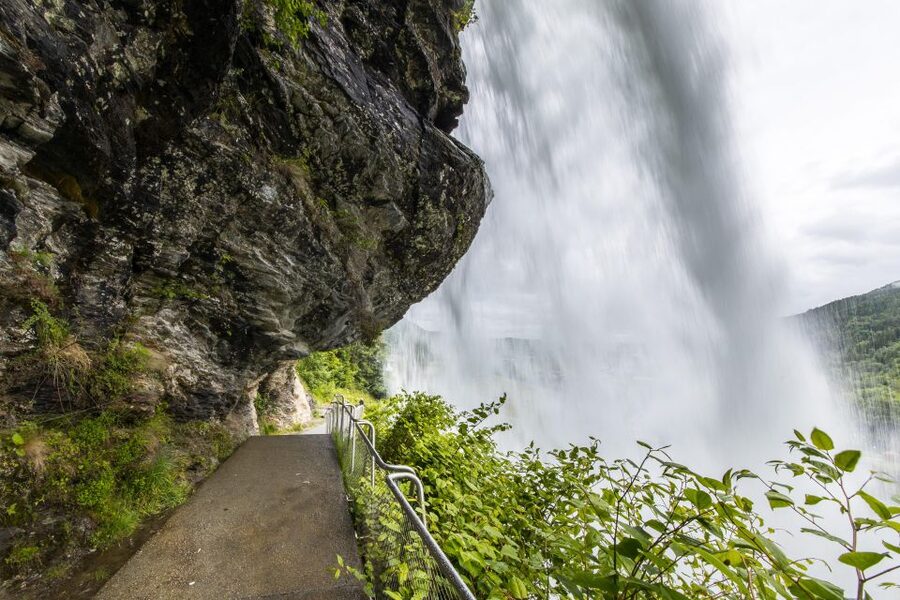 From Bergen: Folgefonna National Park & Glacier Lake Tour - Hardangerfjord by bus and ferry