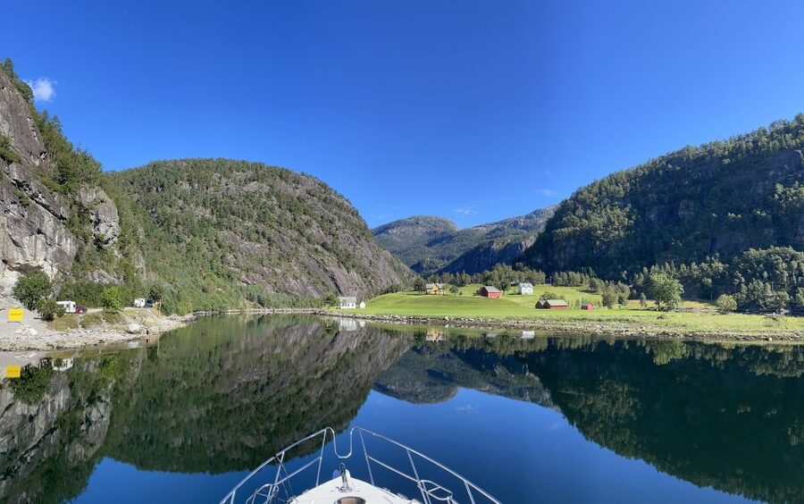 From Bergen: Modalen Private Fjord Cruise with Waterfalls - Slow cruising past Sandviken and Eidsvåg