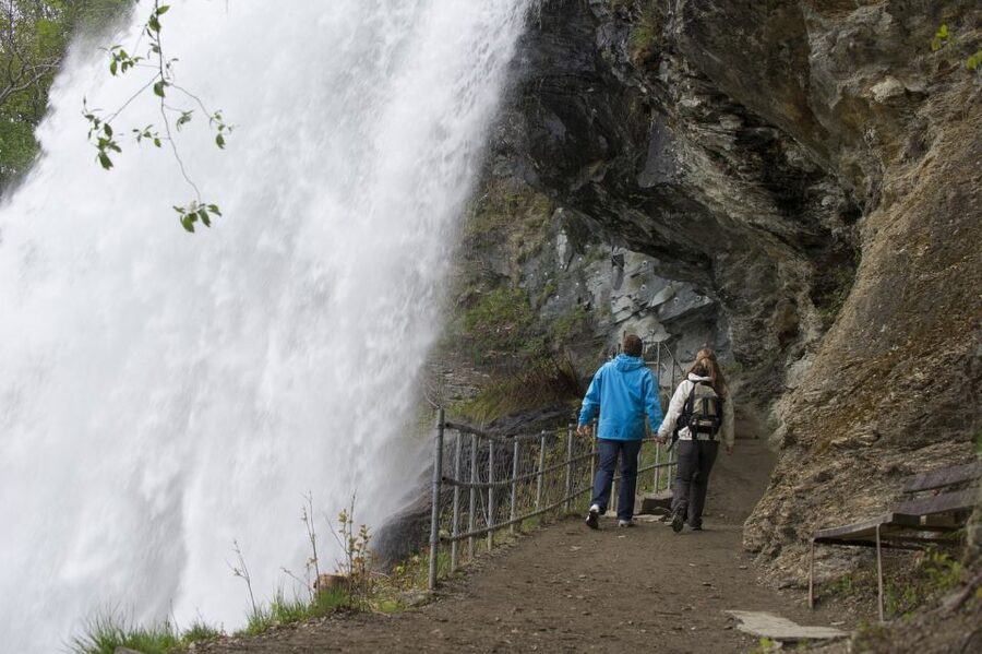From Bergen: Private Trip to Hardangerfjord - Fossen Bratte and Steinsdalsfossen