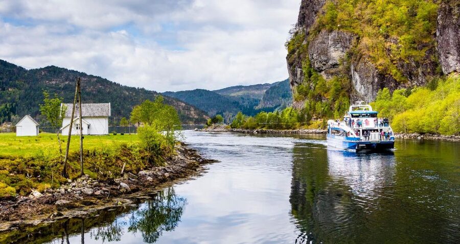 From Bergen: The Original Fjord Cruise to Mostraumen - Leaving Bergen beside Bryggen