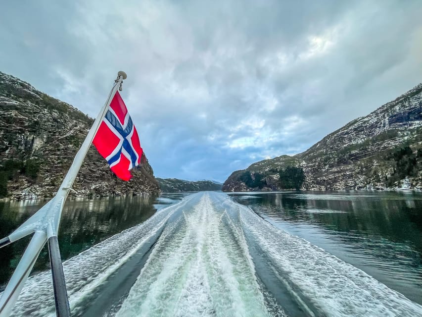 From Bergen: The Original Fjord Cruise to Mostraumen - The waterfall and the spray