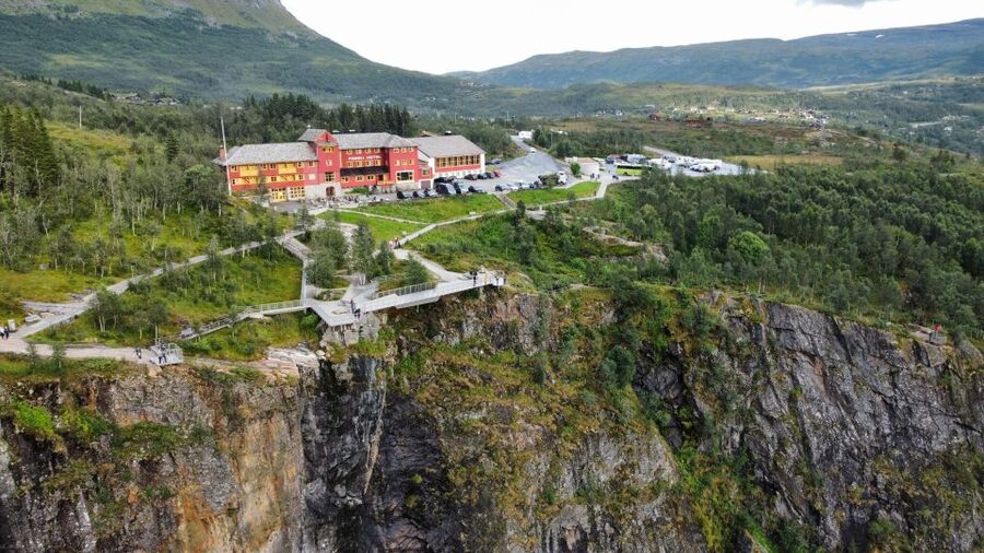 From Eidfjord: Vøringfossen Waterfall Nature Tour with Guide - Guides make the bus ride more than transportation