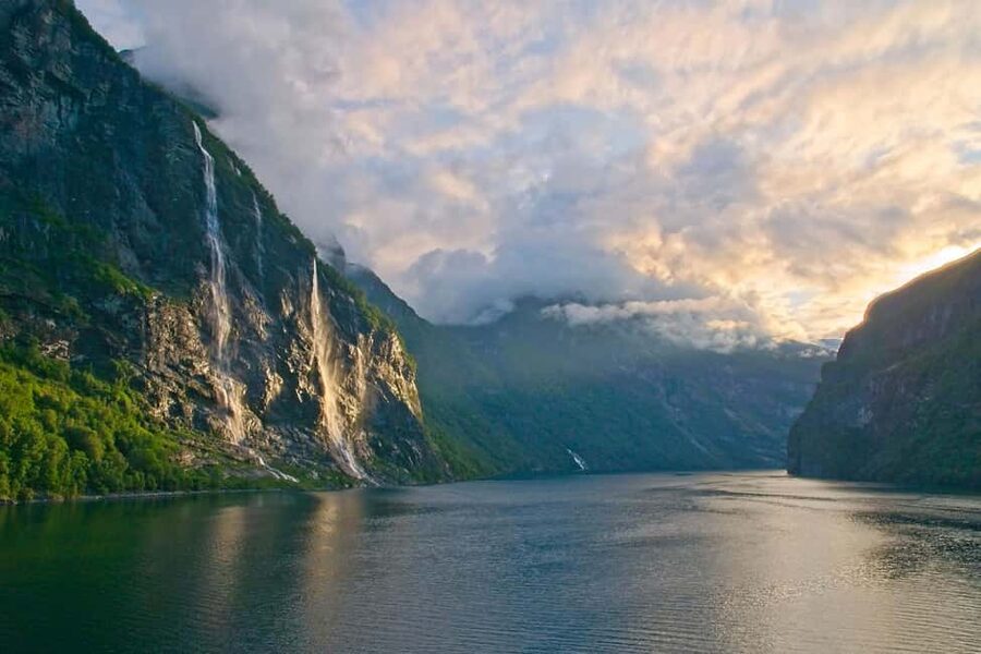 From Geiranger: Geiranger Fjord Tour with Stop in Hellesylt - Ninety minutes in Hellesylt