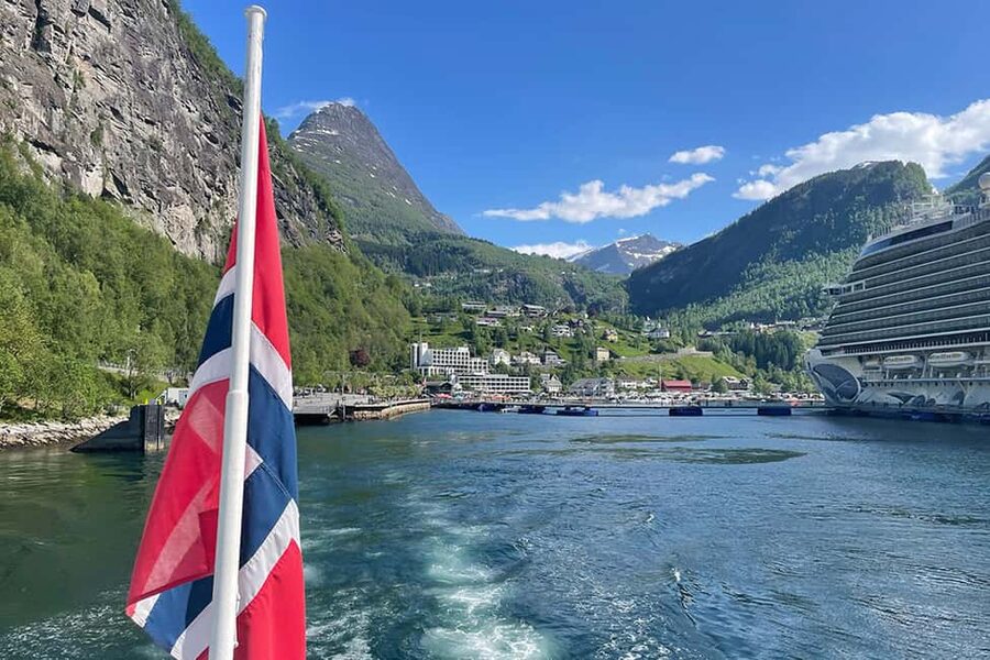 From Geiranger: Geiranger Fjord Tour with Stop in Hellesylt - Finding the white MS Keiser Wilhelm