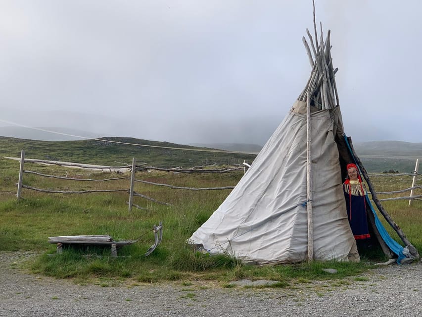 From Honningsvåg: VIP North Cape and Kingcrab Tour - The Sámi stop from May through September
