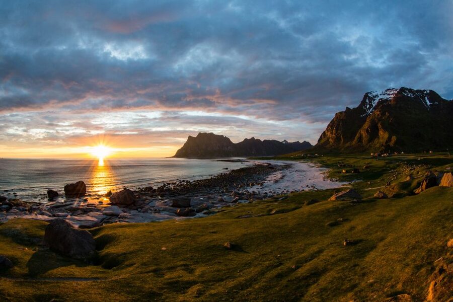 From Svolvær: Midnight sun tour with a photographer - Beaches and Fishing Villages Under a Golden Sky