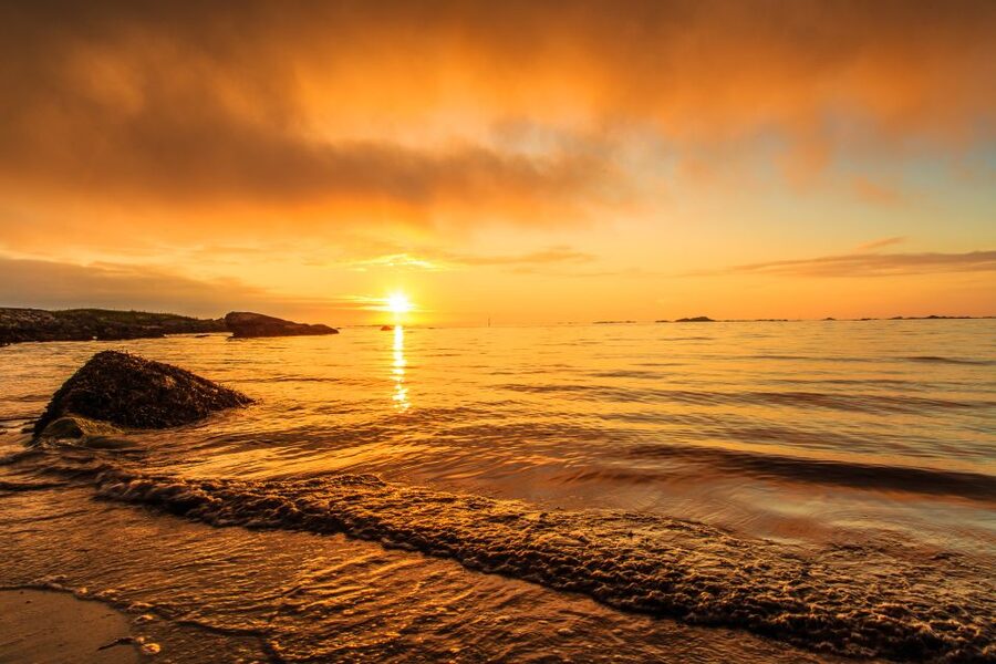 From Svolvær: Midnight sun tour with a photographer - Cameras, Tripods, and What to Bring