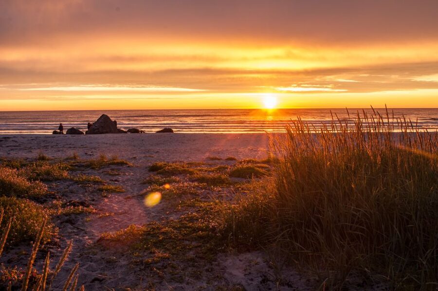 From Svolvær: Midnight sun tour with a photographer - Mountain Views in Long Arctic Light