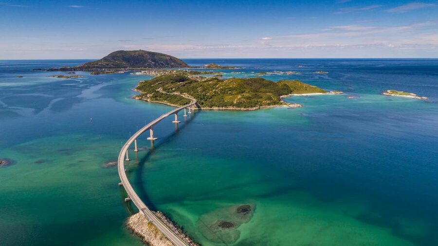 From Tromsø: Arctic Wildlife & Fjord Sightseeing Tour by Car - Stakken and the first photo stop