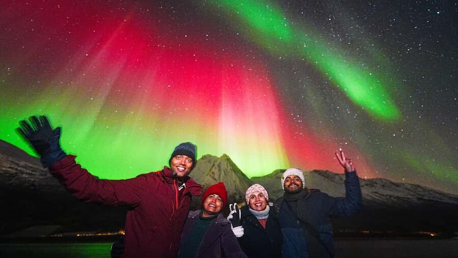 From Tromsø: Aurora Borealis Tour - Camera help, portraits, and the included tripod