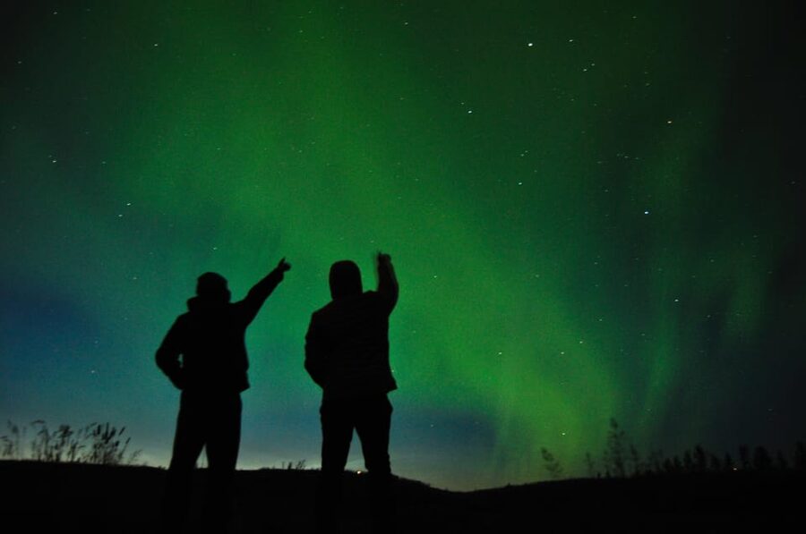 From Tromsø: Aurora Snowshoe Hike - Ersfjordbotn under the night sky