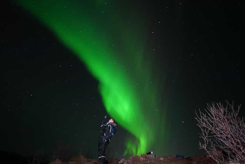 From Tromsø: Northern Lights Tour with Hot Drinks and Photos - What waiting outside is really like