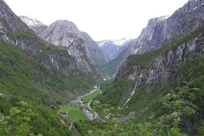 Full Day Guided Roundtrip From Bergen To Sognefjord With Flam Railway - Two hours in Flåm before the railway