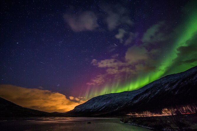Full Night Magic of the Northern Lights in Tromso - The guides are central to the experience