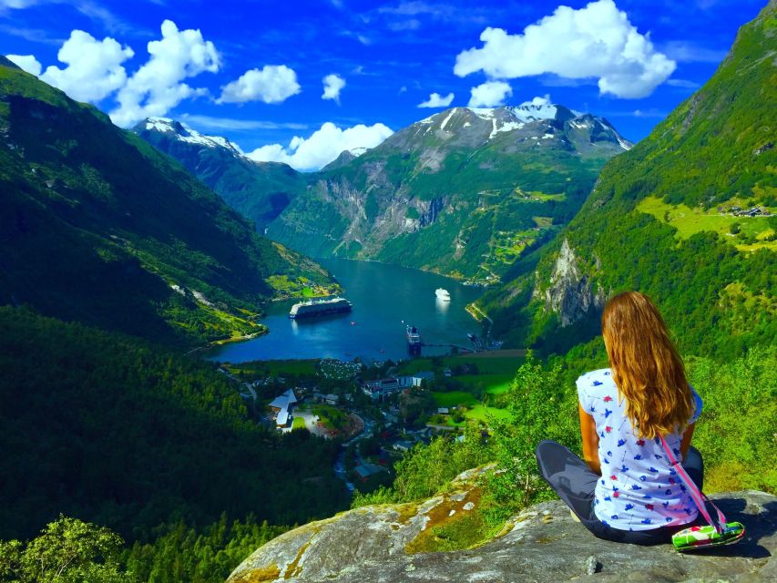 Geiranger: Dalsnibba, Flydalsjuvet, Eagle Bend & Fjords Tour - The guide adds meaning between the viewpoints