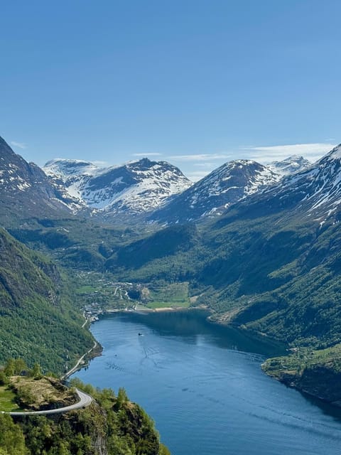 Geiranger Dalsnibba: mini bus tour - Leaving Geiranger for the waterfall route