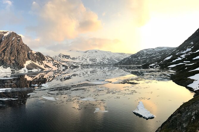 Geiranger: Excursions.no Mount Dalsnibba & Eagle's Bend - Djupvatnet adds still water and mountain silence