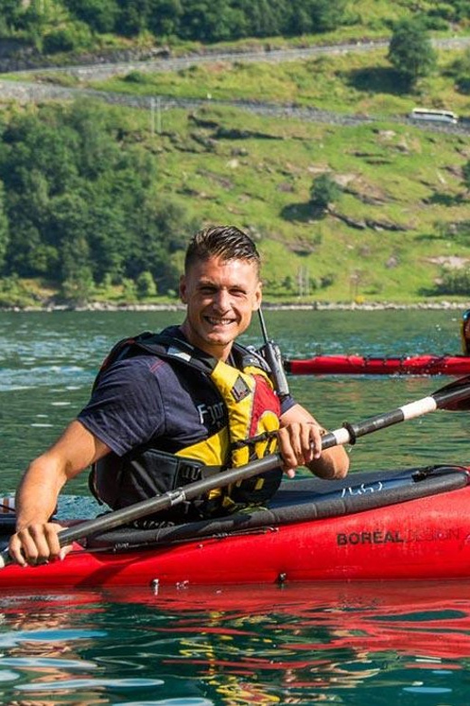 Geiranger: Kayak tour with guide - Following the cliffs toward the Seven Sisters