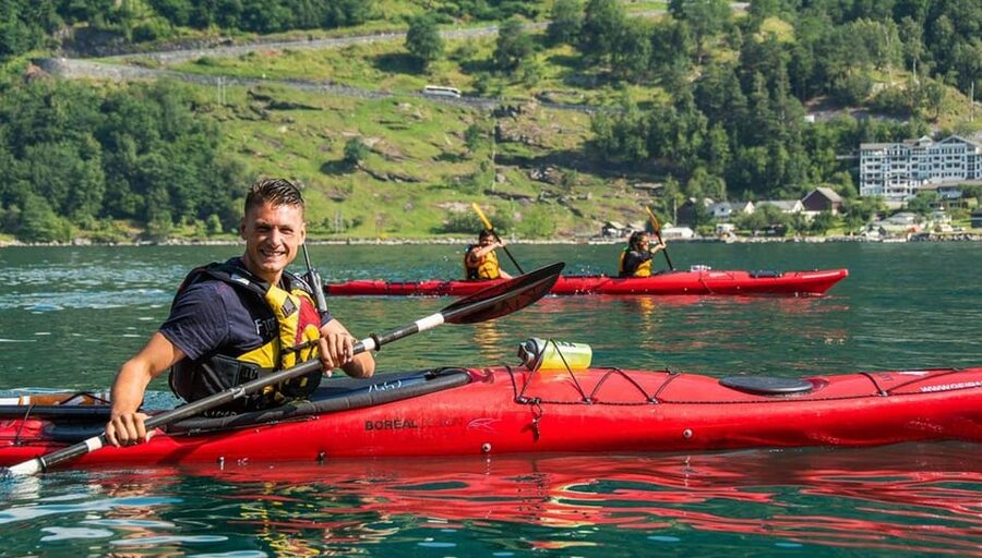 Geiranger: Kayak tour with guide - How demanding is the paddling?