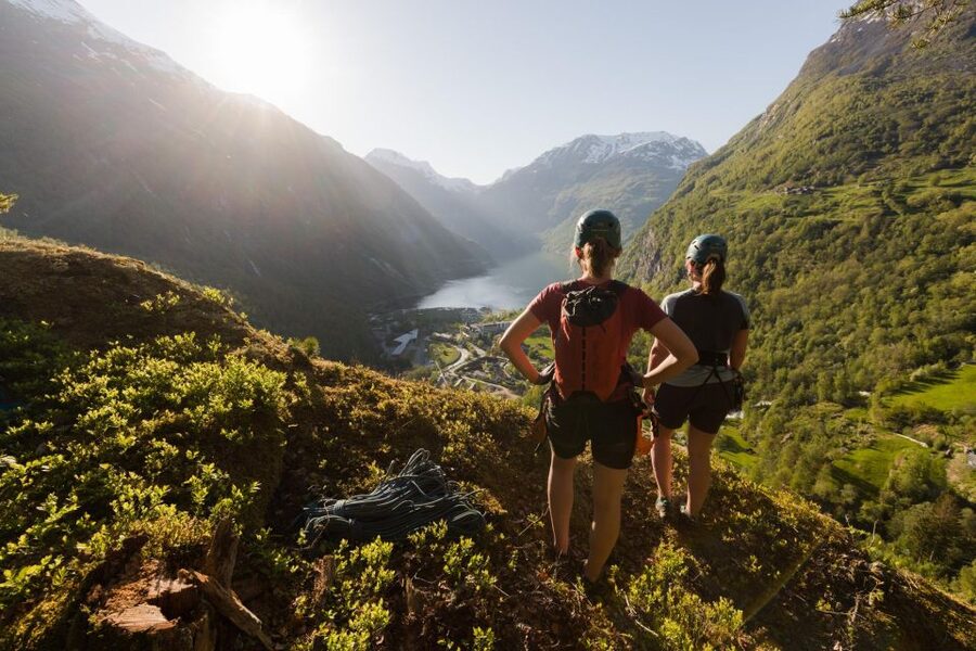 Geiranger: Rappelling tour with epic view - Key points at a glance