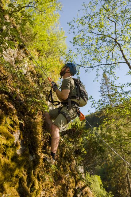 Geiranger: Rappelling tour with epic view - Flydalsjuvet and the cliff-edge photo