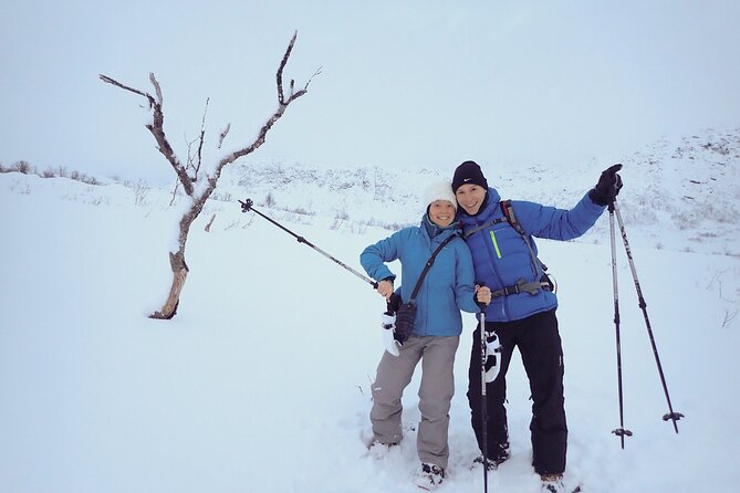 Guided easy snowshoeing with a visit to local café - Tove’s Tradisjonsmat kafé and the lavvo finale