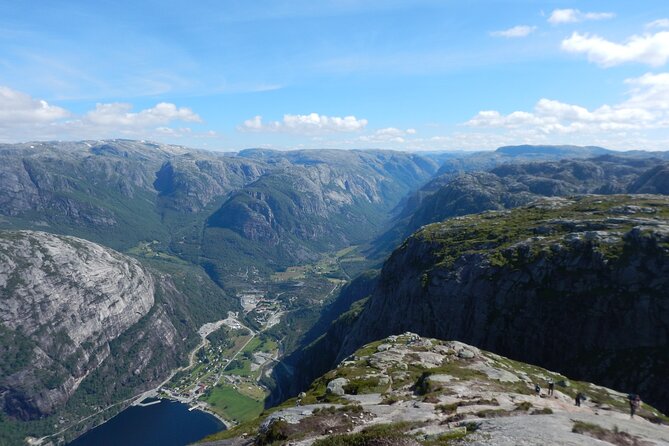 Guided hike to Kjerag and Kjeragbolten - Weather can decide what you see
